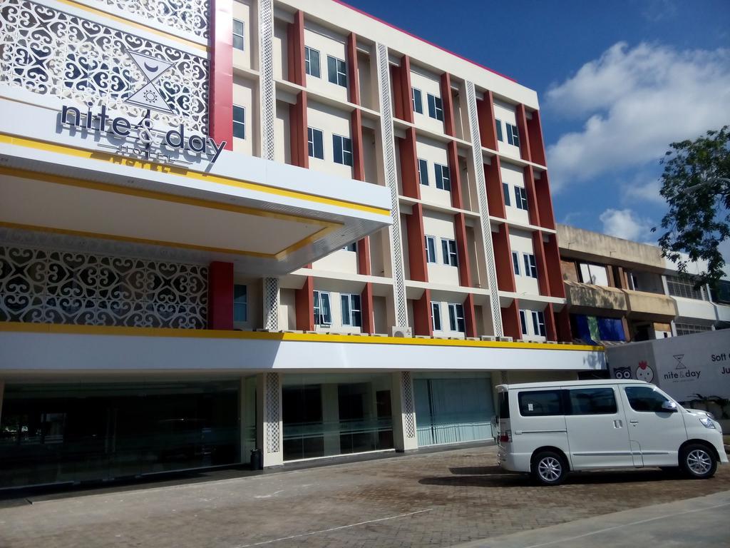 فندق نايت آند داي باتام جودوه سكوير Batam المظهر الخارجي الصورة