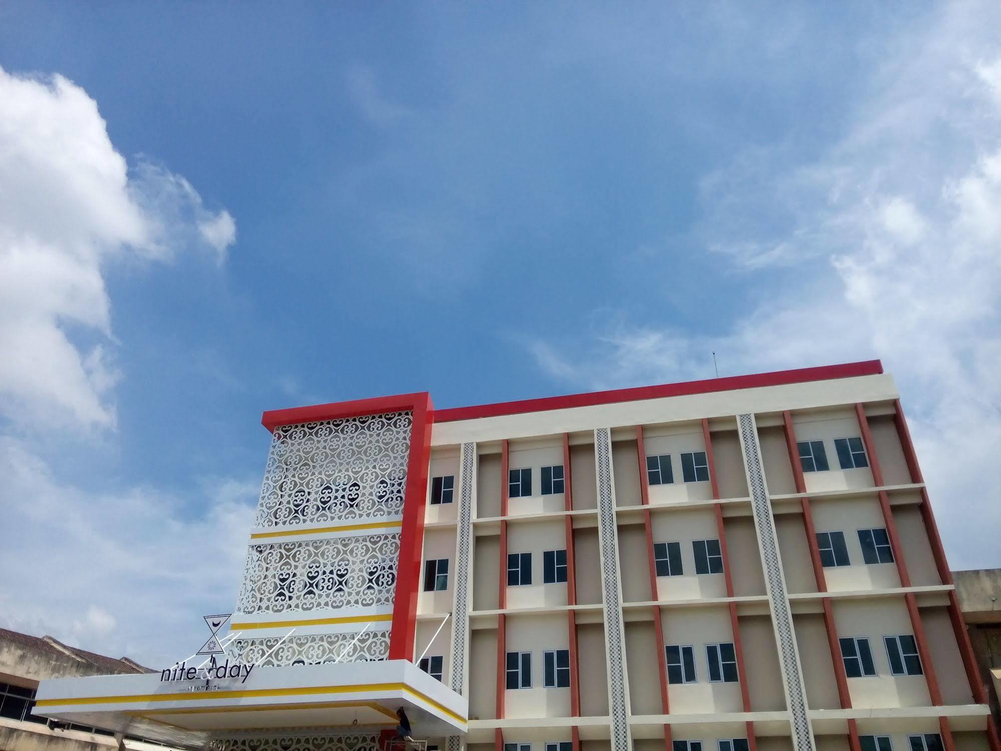 فندق نايت آند داي باتام جودوه سكوير Batam المظهر الخارجي الصورة